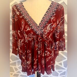 Women’s Sky & Sand Pretty Red Paisley V-Neck Shirt, Size Medium